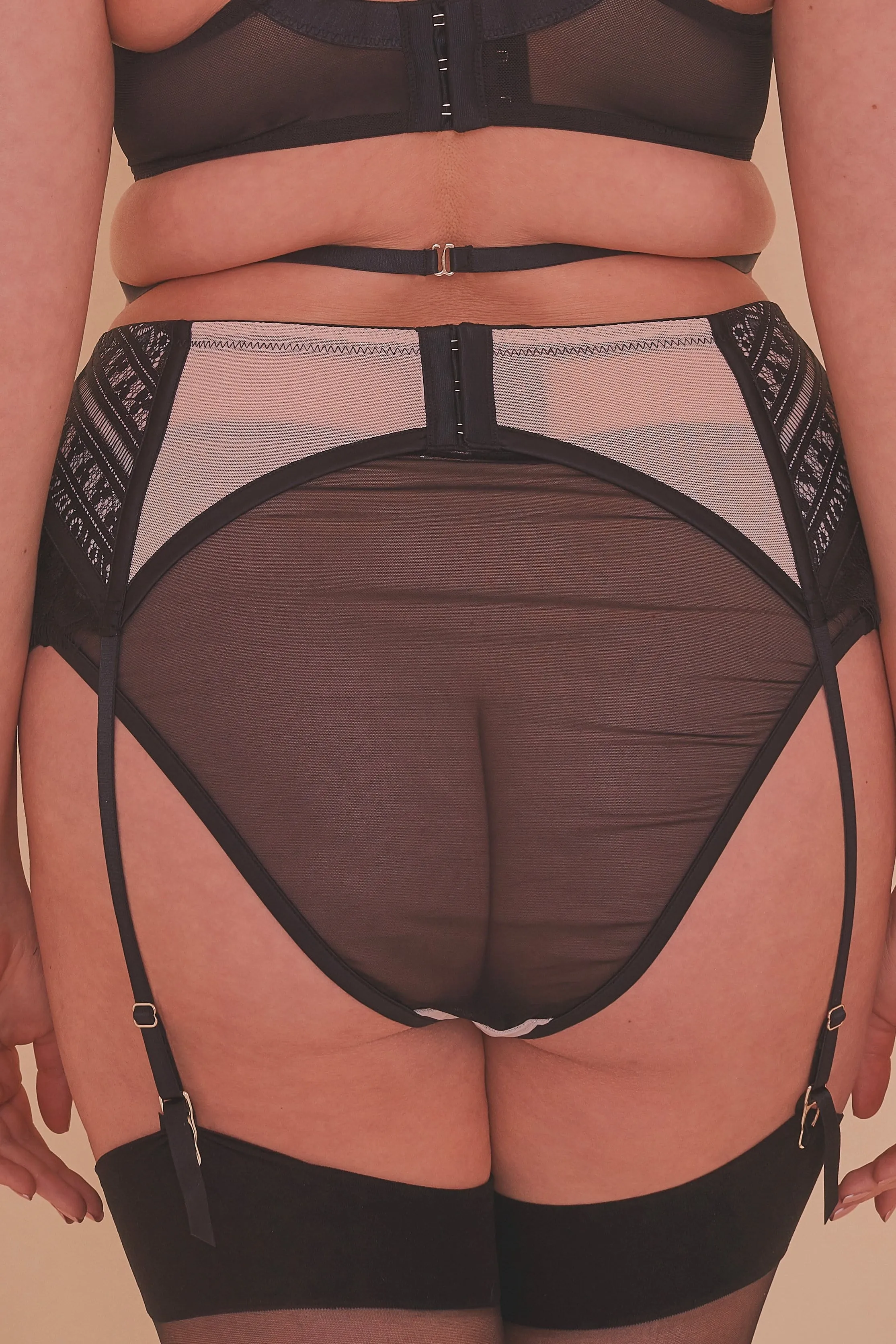 Sky Pearl Lace Harness Curve Suspender Belt