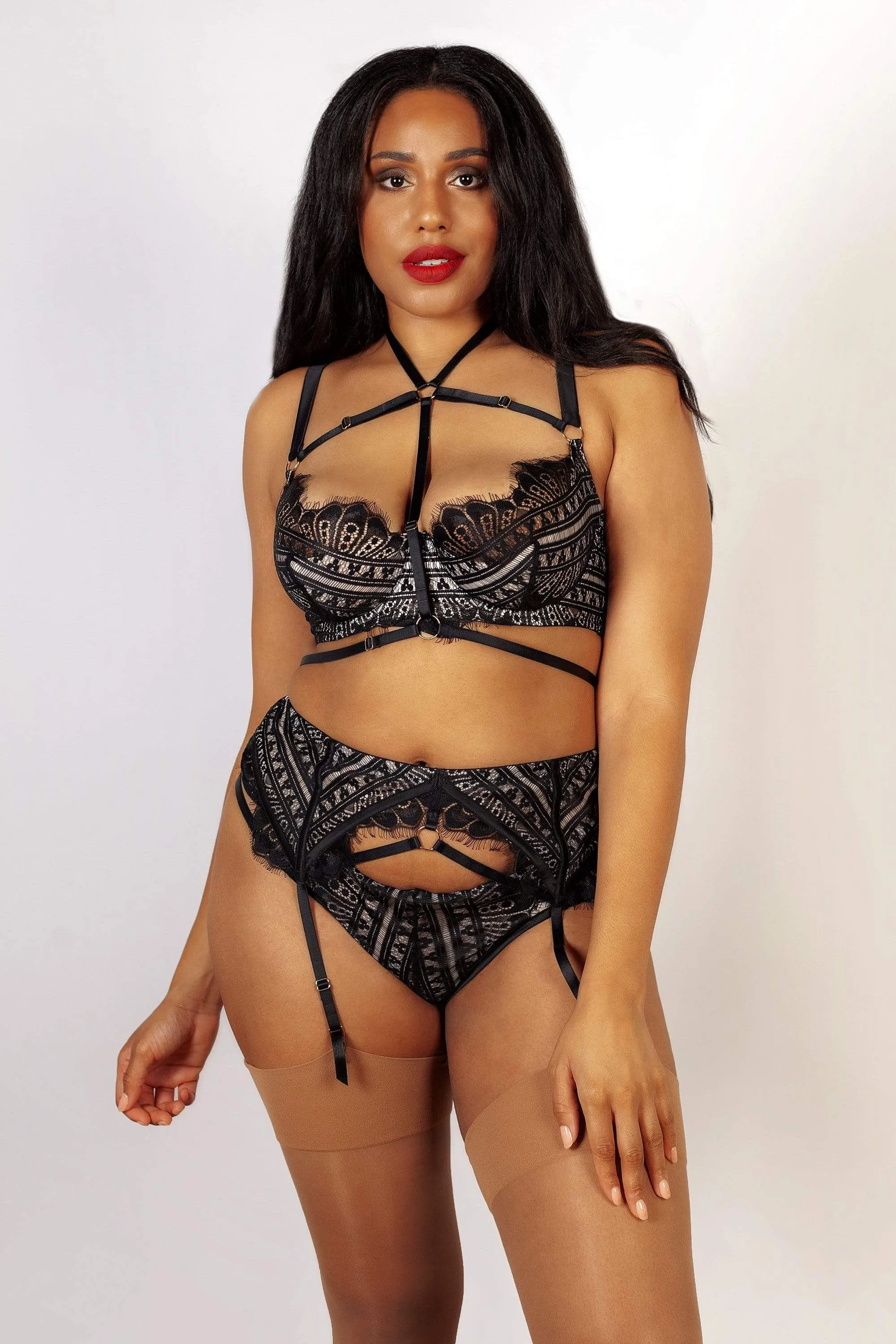 Sky Pearl Lace Harness Curve Suspender Belt